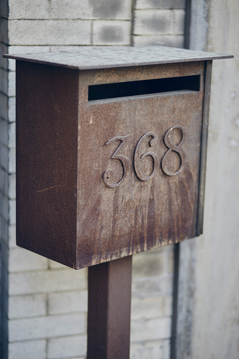 house number and mail box