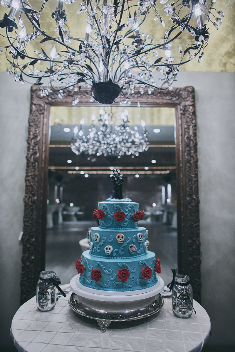 skulls wedding cake