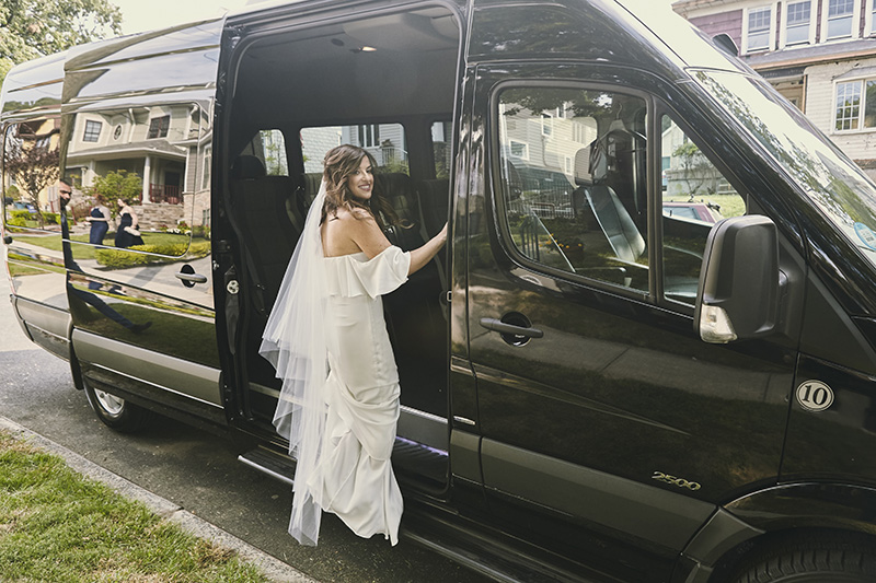 bride getting into limo