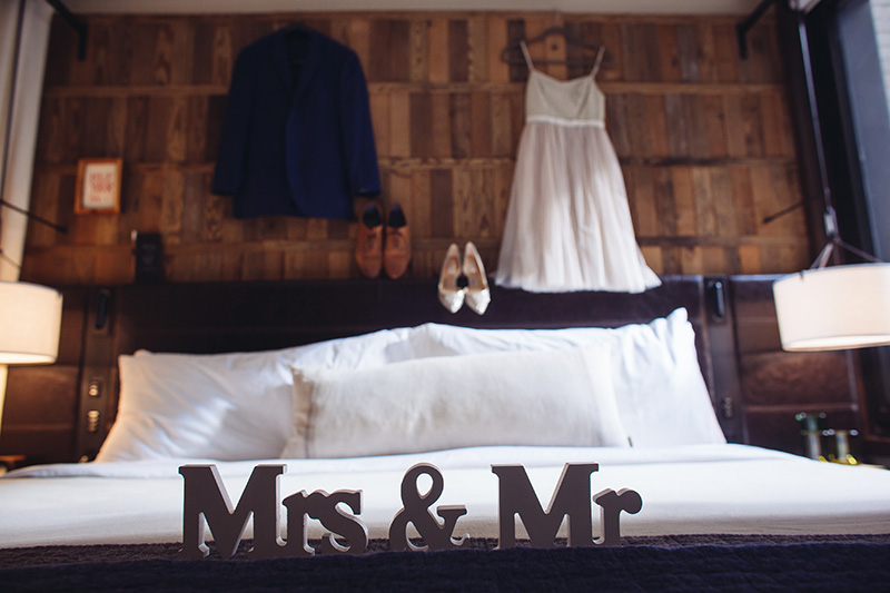 Mrs&Mr signs