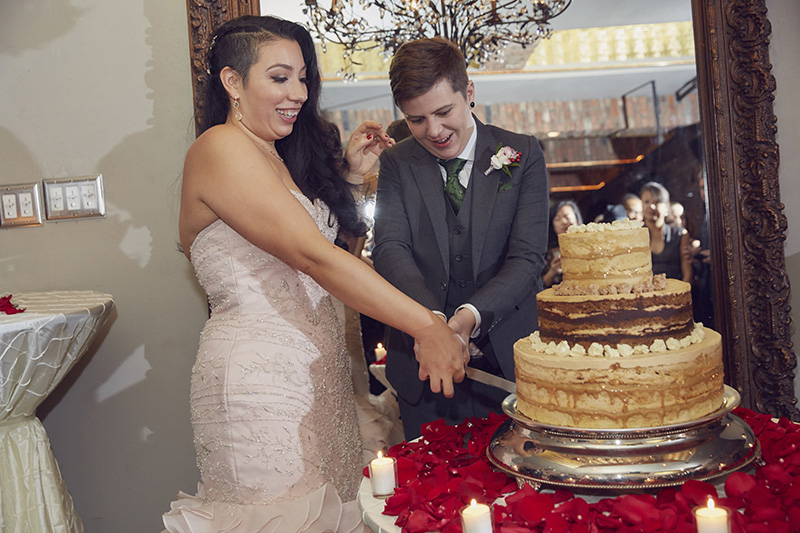 wedding cake cutting 