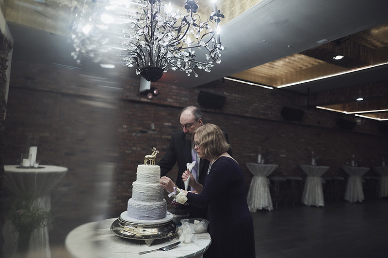 mother and father decorating the cake
