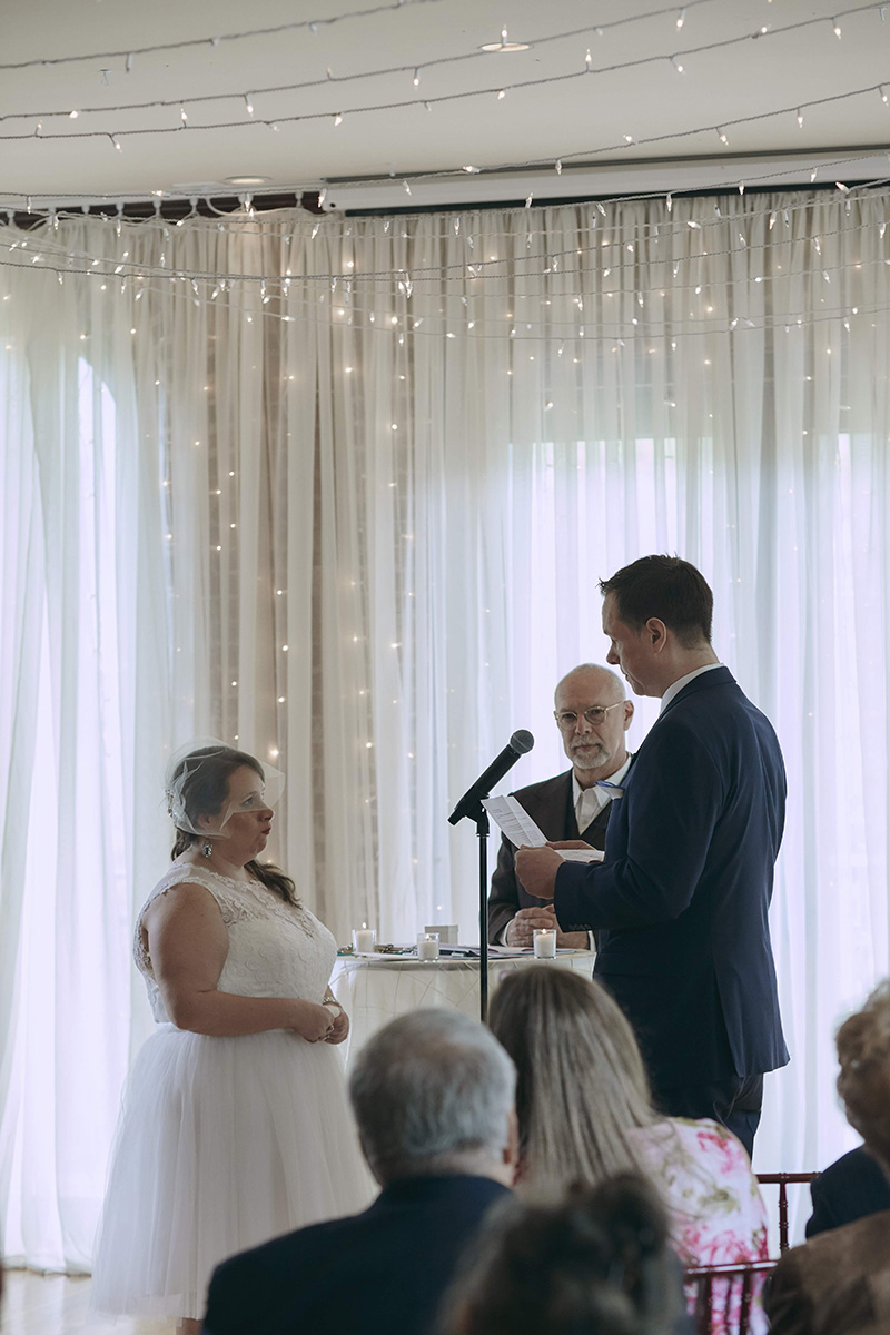 groom reading personal vows