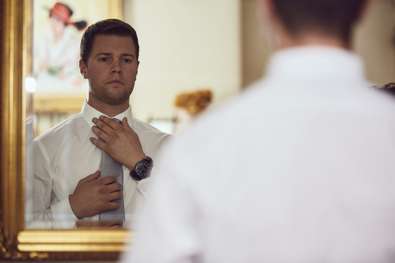 groom in the mirror 
