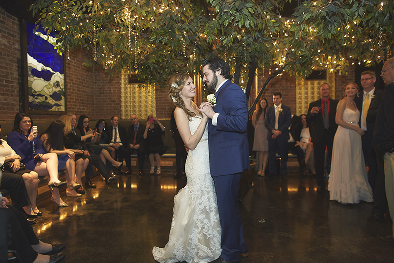 brides and grooms first dance