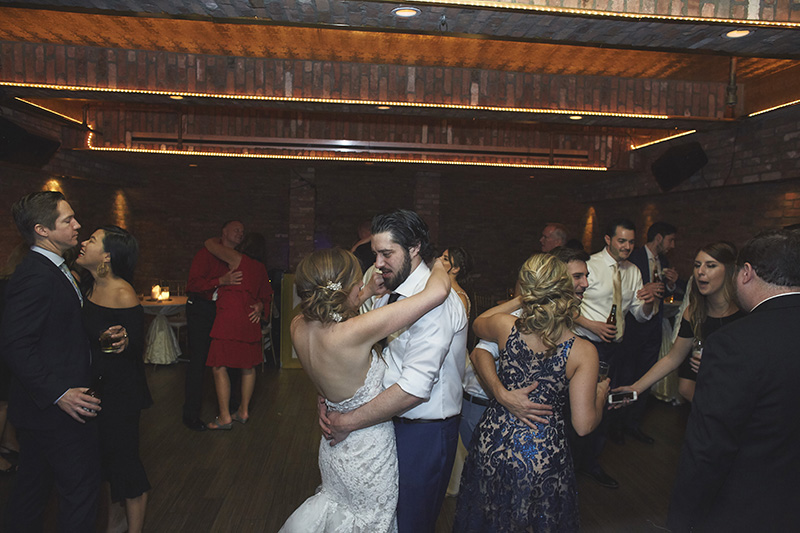 brides and grooms first dance