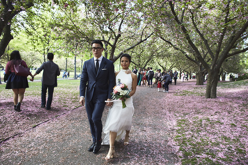 bride and groom at the nyc botanical garden