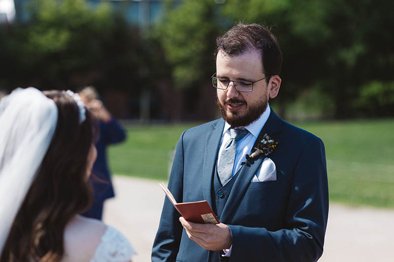 groom reading vows