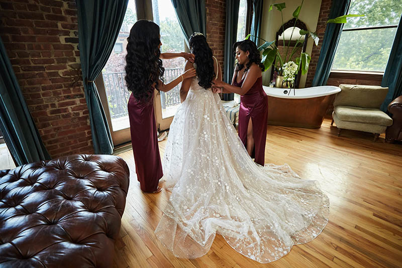 Bride putting the dress on