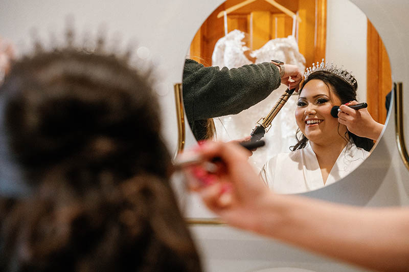 Bride putting the make up on